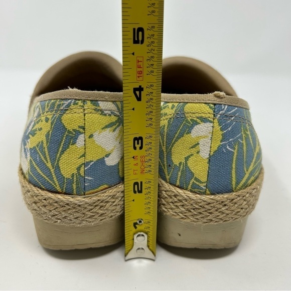 Dansko Blue and Yellow Hawaiian Floral Canvas Fabric Clogs Size 37 - Picture 8 of 15